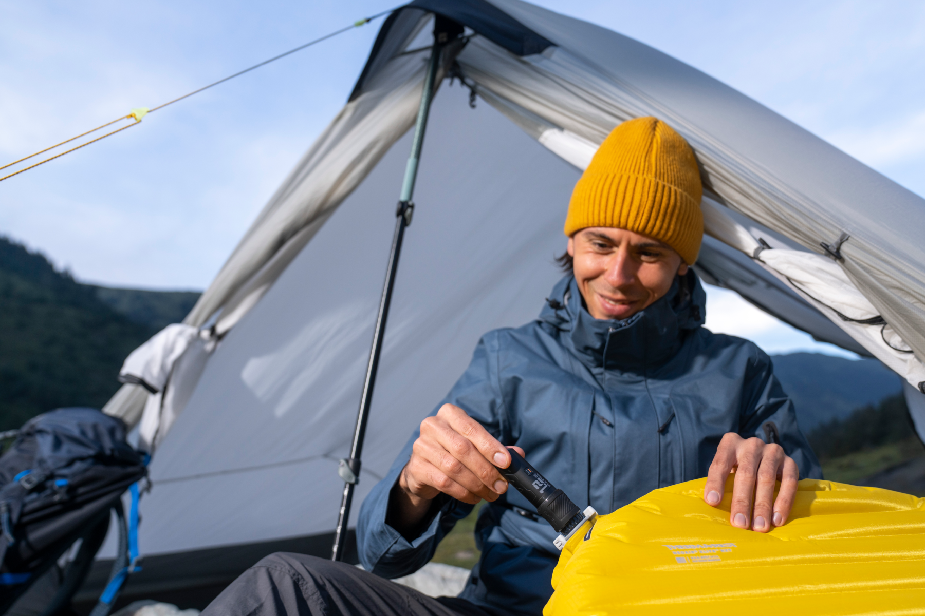 inflate sleeping pad with cordless electric pump